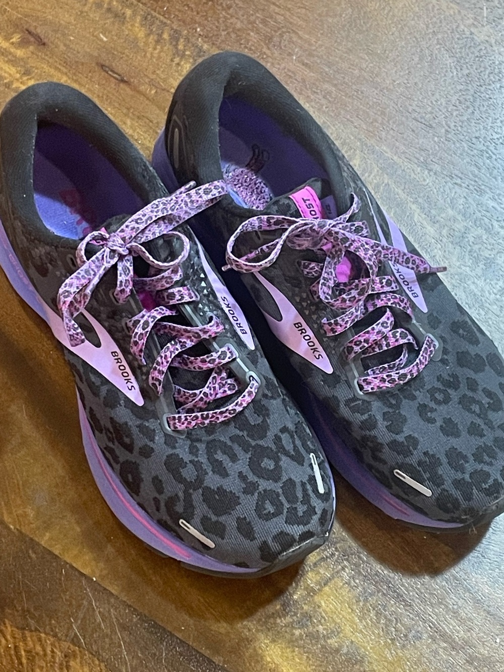 BROOKS~Ghost Series Women’s Running Sneakers